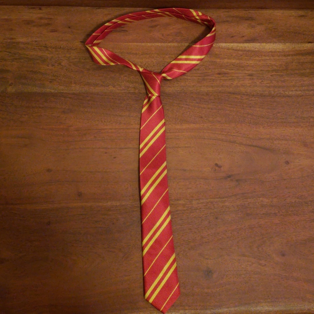 ▪️Lowest Price▪️ Gryffindor (Red and Yellow) Tie